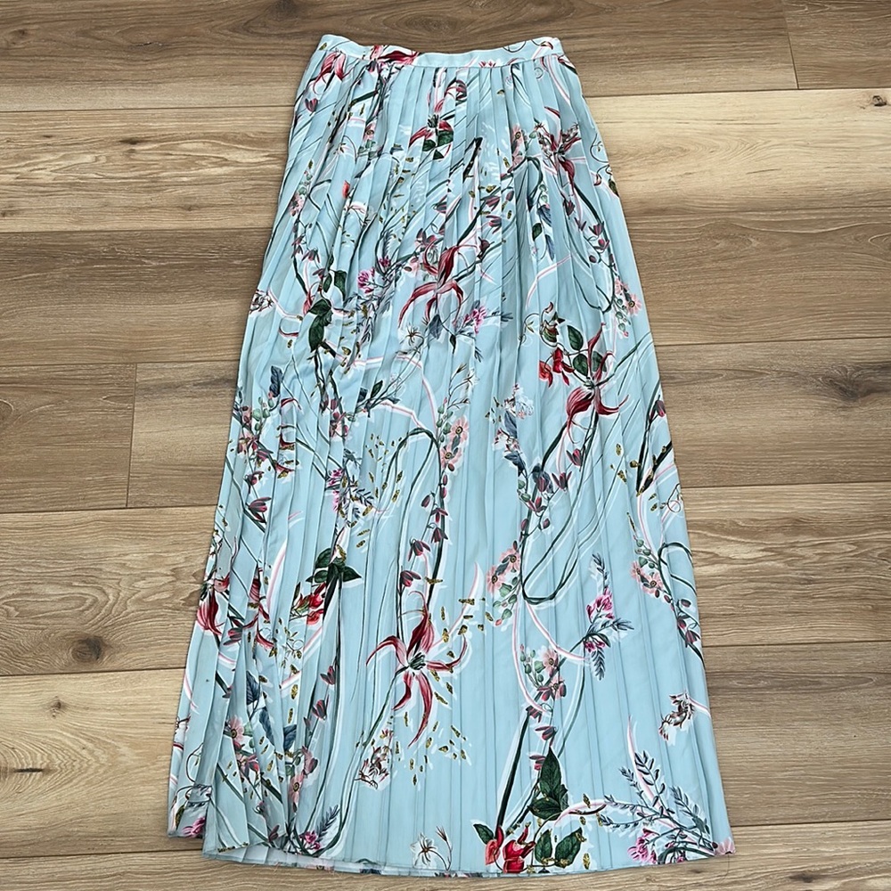 BeBe floral pleated skirt sz 8